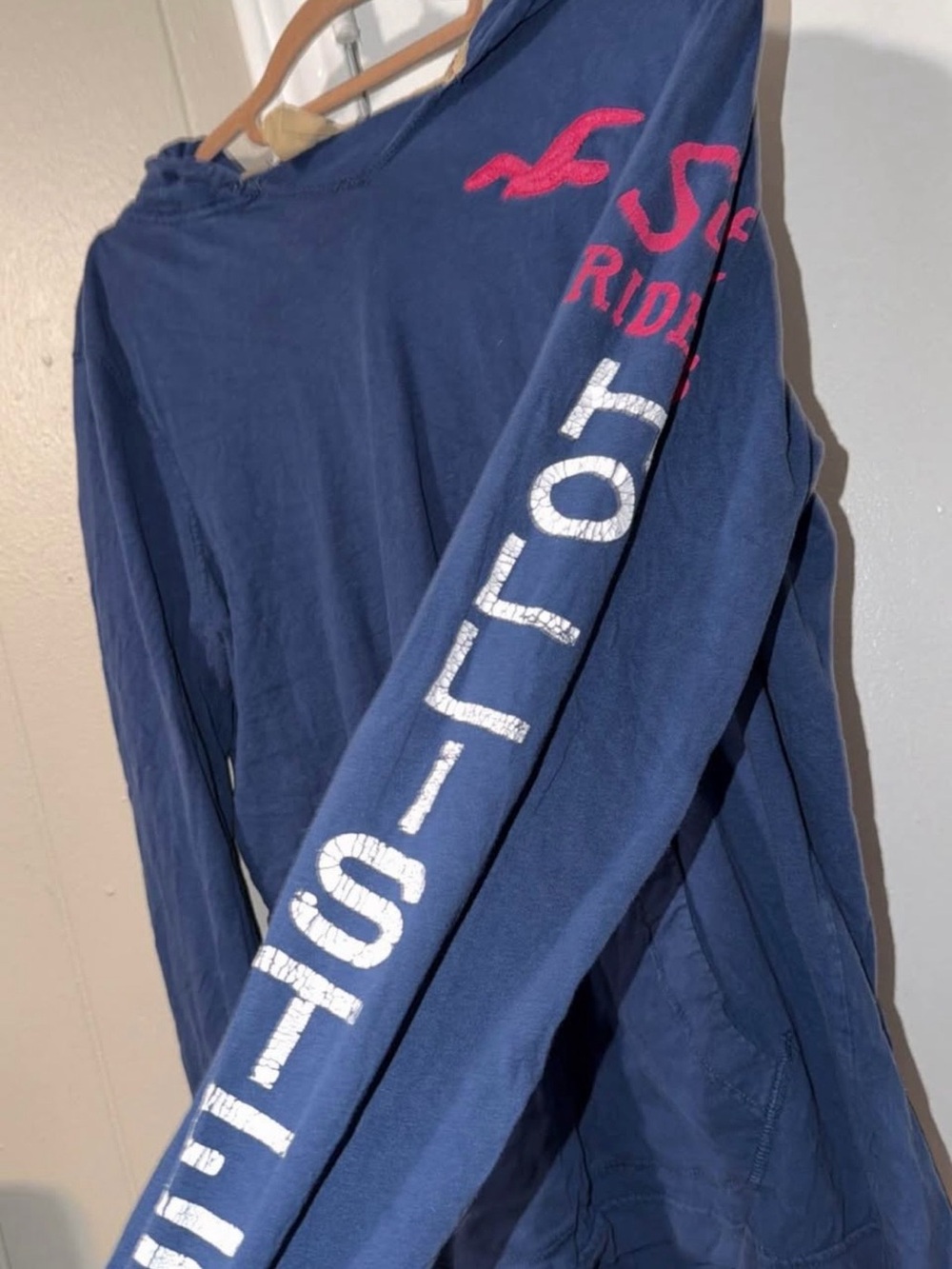 Women’s Hollister Navy Long-Sleeve Graphic Hoodie
